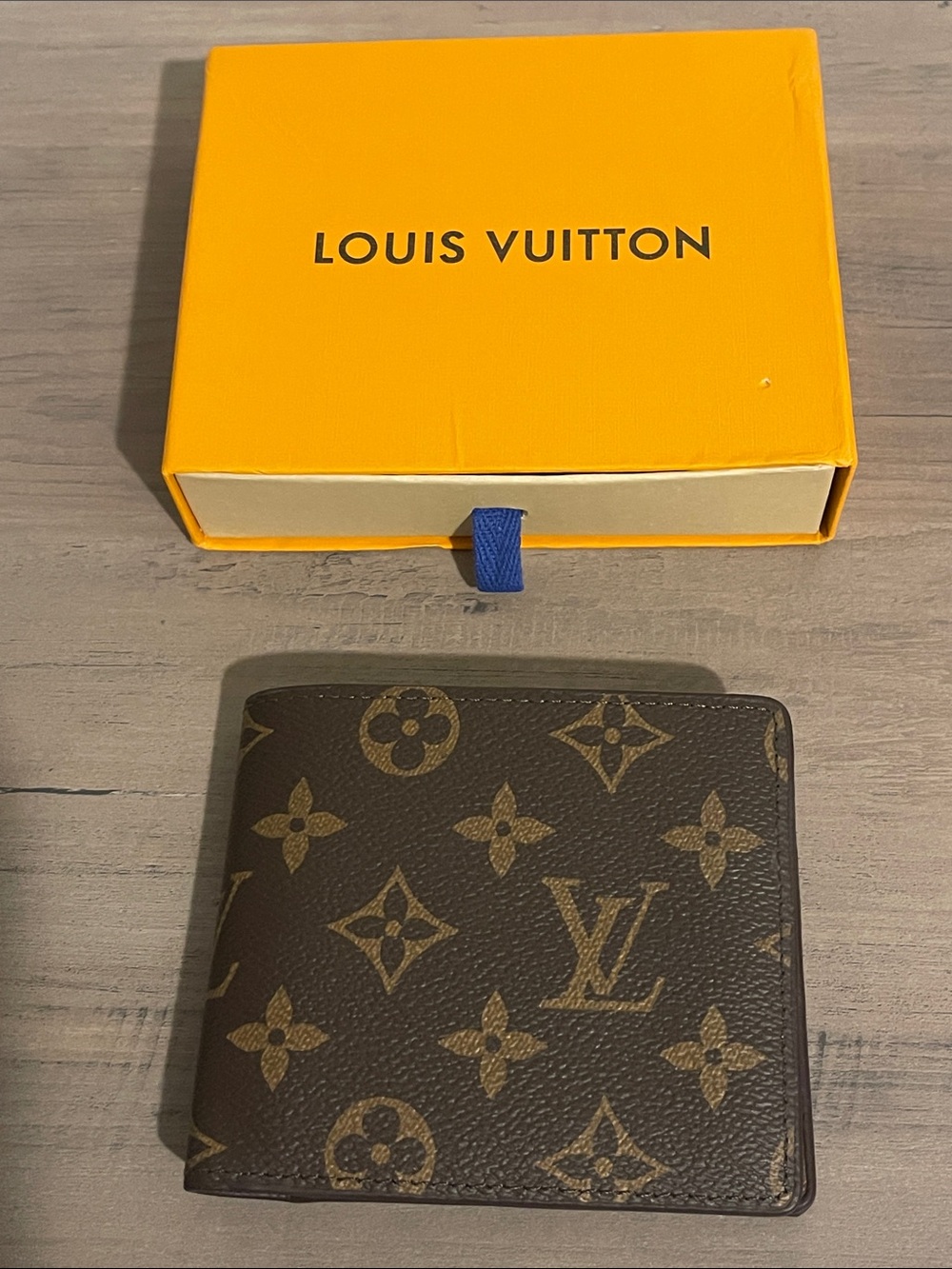 Louis Vuitton monogram bifold wallet